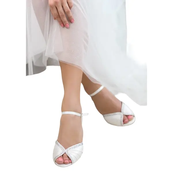 Naomi, esküvői cipő